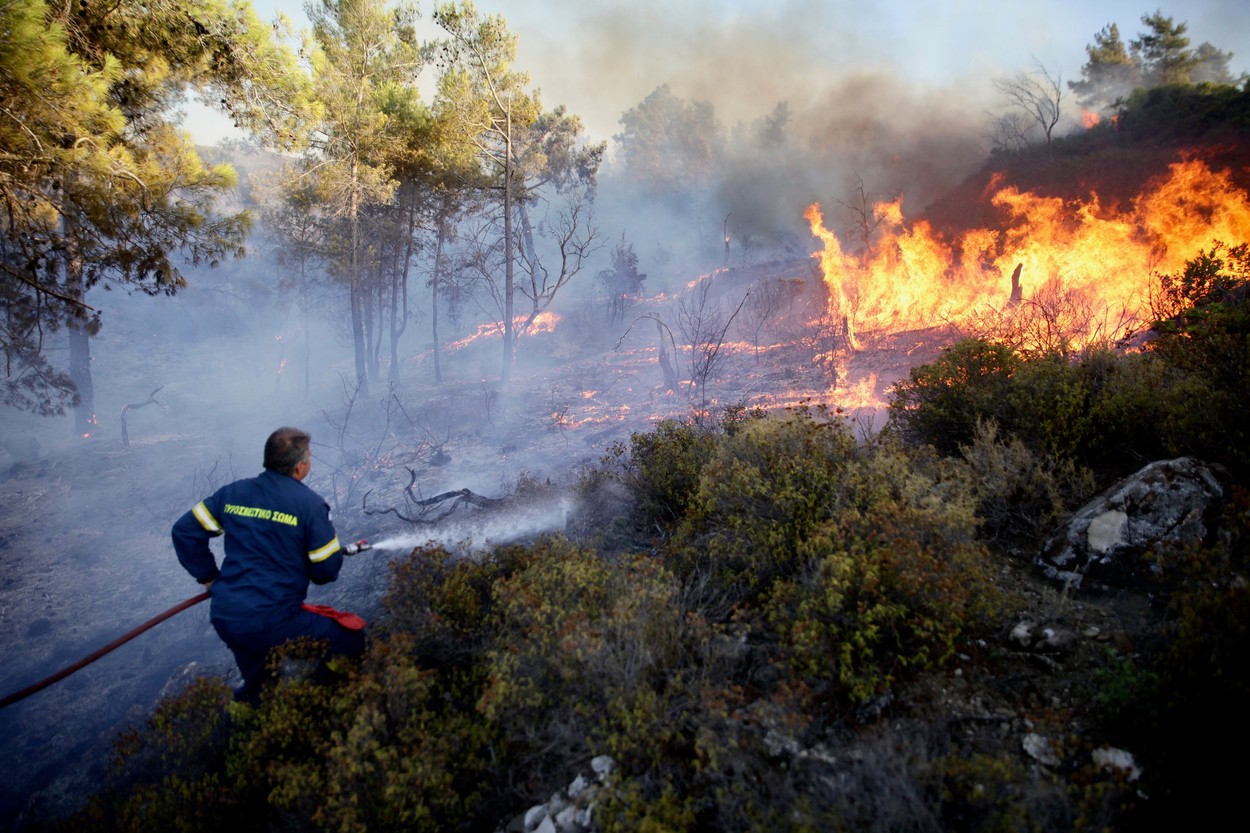 Cum Tr Iesc Turi Tii Rom Ni Din Rodos Co Marul Cauzat De Incendiile De