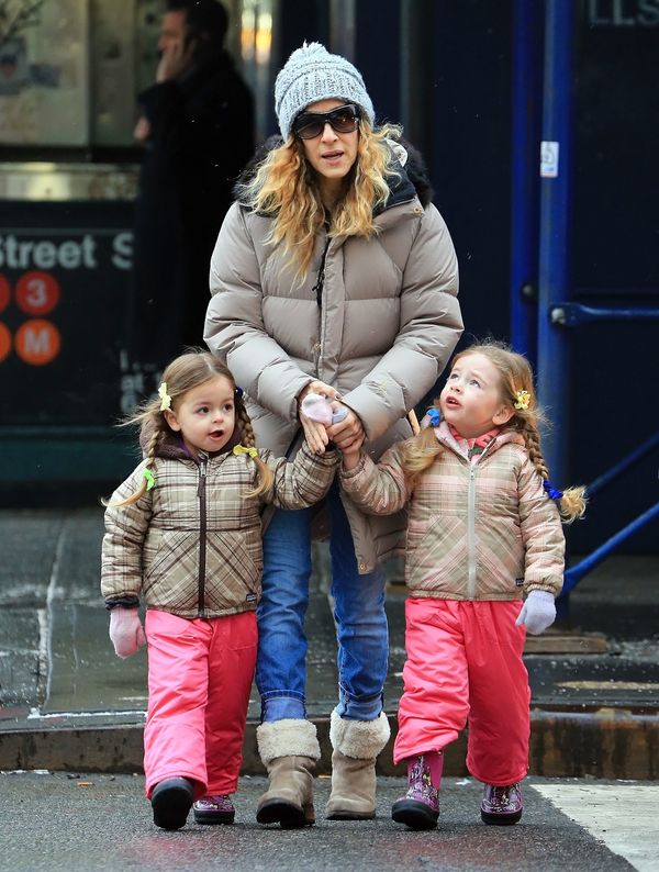 Sarah Jessica Parker Takes Twins To School