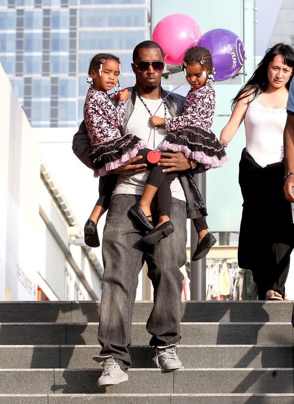 Daddy Diddy Takes His Girls ToThe Mall!