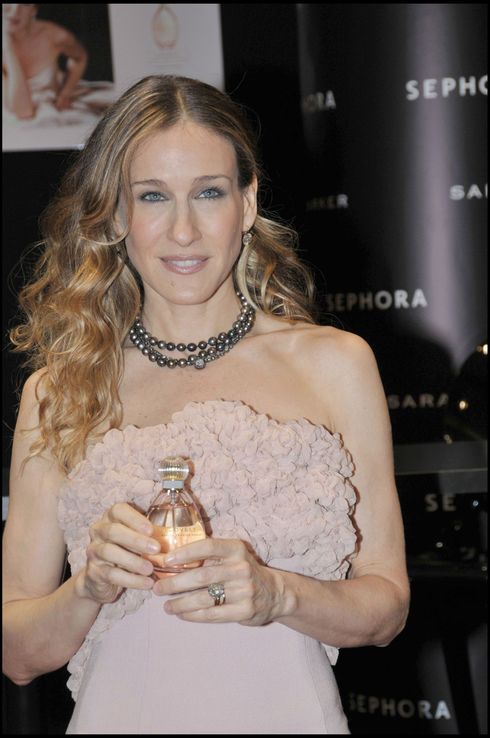 SARAH JESSICA PARKER EST VENUE PRESENTER SON PARFUM 