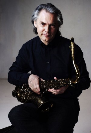 New2006_Jan Garbarek_seating_with_horn