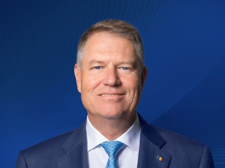 Cum arăta Klaus Iohannis la 17 ani. Fotografia care a ...