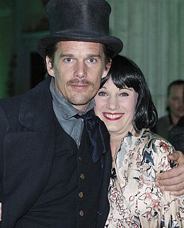 Ethan Hawke, Leslie Hawke