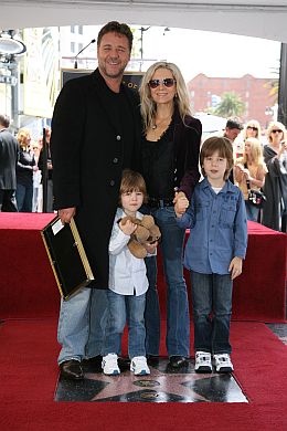 Russell Crowe, family