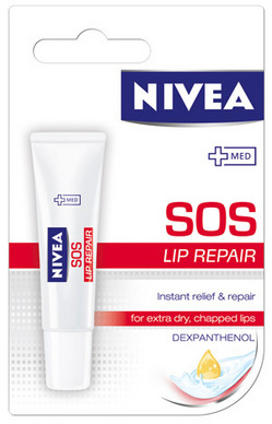 Iar pentru momentele in care buzele tale iti transmit semnale SOS, foloseste NIVEA Lip Care SOS Lip Relief, tratamentul instantaneu al buzelor crapate si uscate. Acesta este creat special pentru a oferi ingrijire intensiva buzelor uscate, crapate si inflamate. S.O.S. vine de la salvati-ne sufletele!', insa pentru NIVEA Lip Care SOS Lip Relief acronimul inseamna salvati-mi zambetul!'.  Balsamul de buze iti ofera un ajutor rapid si profesionist si iti aduce inapoi zambetul pe buze.  Formula cu Dexpanthenol calmeaza rapid buzele crapate, iar noul ingredient, mentolul, racoreste si calmeaza instantaneu buzele afectate. Pielea buzelor se vindeca, isi recapata elasticitatea si textura catifelata si este vizibil mai neteda, fiind protejata de factorii de mediu.  Compatibilitate la nivelul pielii aprobata dermatologic.  Pret recomandat: 13,15 lei