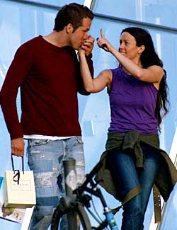 Ryan Reynolds, Alanis Morissette